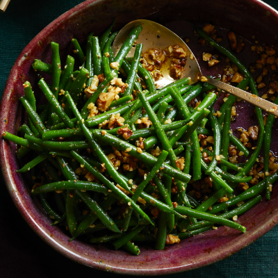 green-beans-with-shallots-and-crushed-walnuts